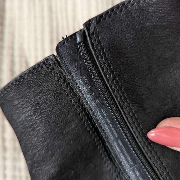 Vagabond black pebbled textured leather Grace lug heeled chunky ankle boots - Picture 5 of 7